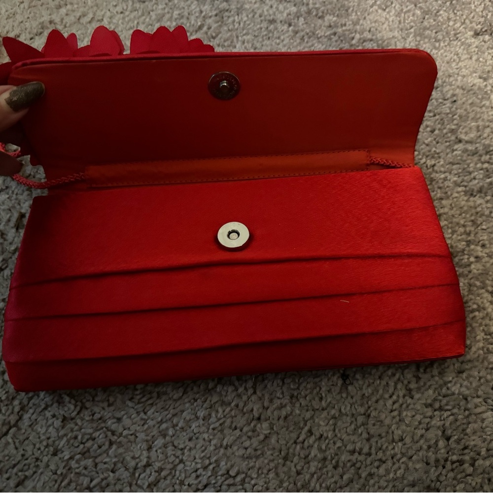 Pretty Lulu Townsend red satin look 3D flower rectangle purse handbag NWOT - Picture 6 of 7